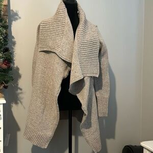 Cabi XS sweater cardigan style #900   B